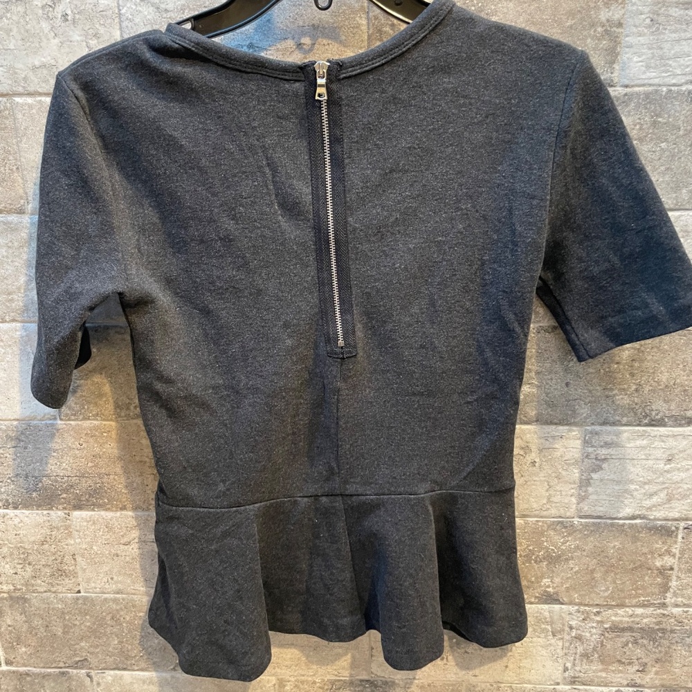 ❤️ GAP GREY PEPLUM KNIT TOP SIZE XS - Picture 5 of 7